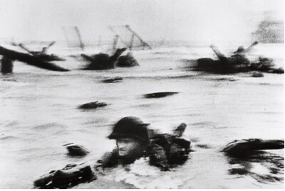 <³ë¸£¸Áµð ¿À¸¶ÇÏ ºñÄ¡¿¡¼ »ó·úÇÏ´Â ¹Ì±ººÎ´ë> ROBERT CAPA