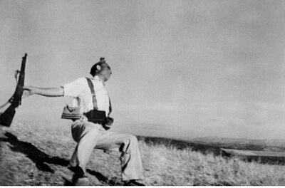<¾î´À °øÈÆÄ º´»çÀÇ Á×À½> ROBERT CAPA