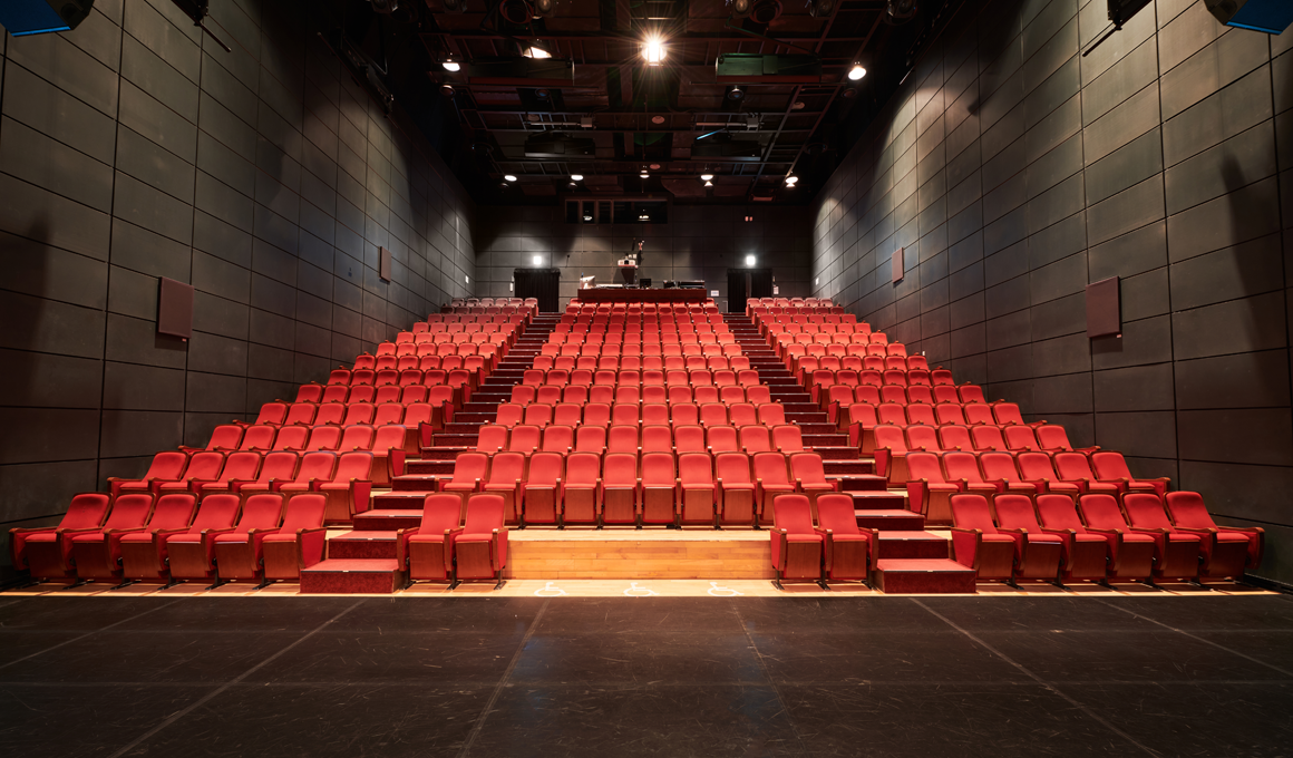 퍼포먼스홀 이미지