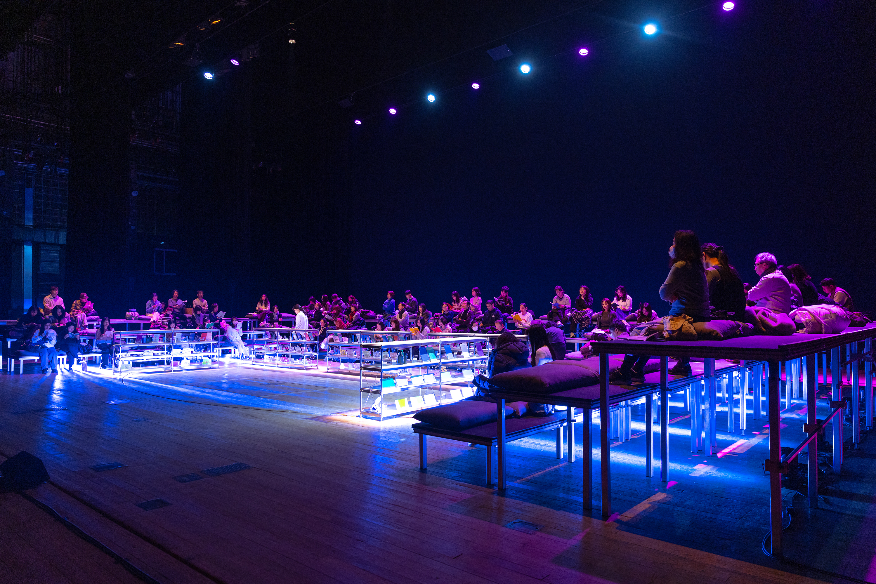 리딩 & 리스닝 스테이지 멀티미디어 이미지