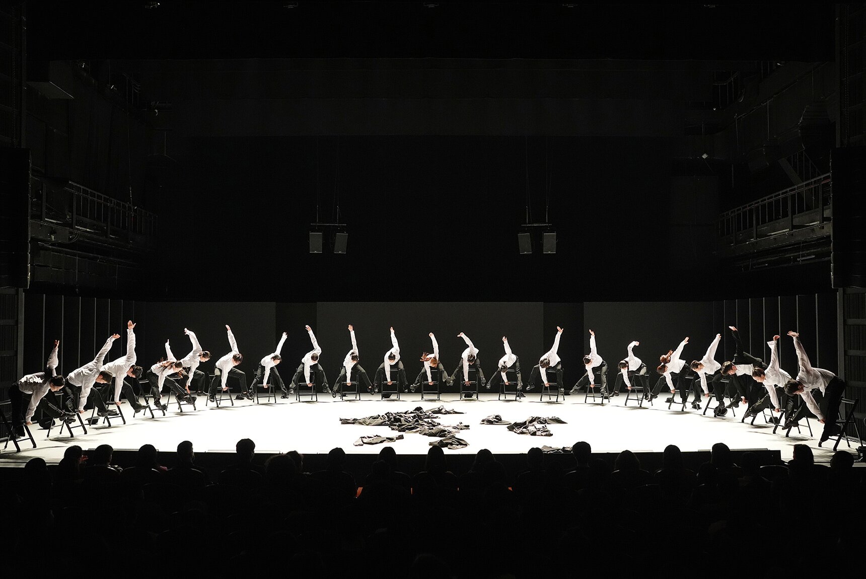 데카당스 포스터 이미지